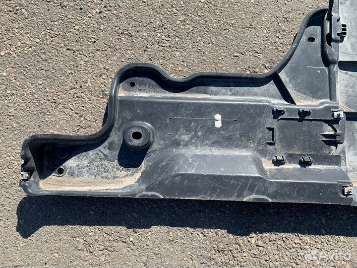 Защита днища задняя правая Passat B8