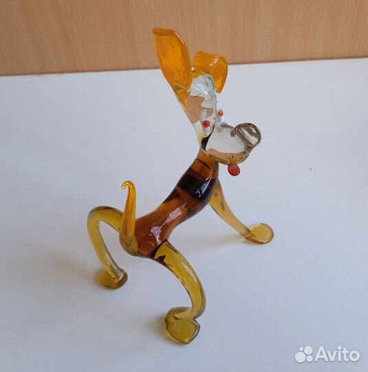 Фигурка собаки из цветного стекла