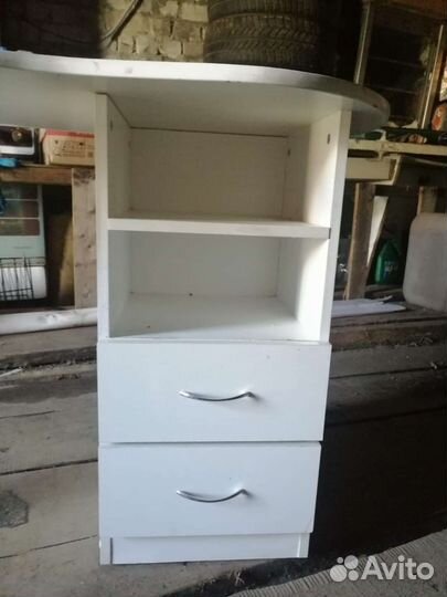 Маникюрный стол