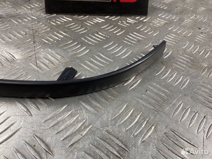 Накладка на фару передняя левая Audi 80