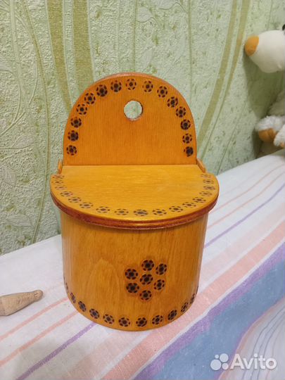 Солонка деревянная настенная