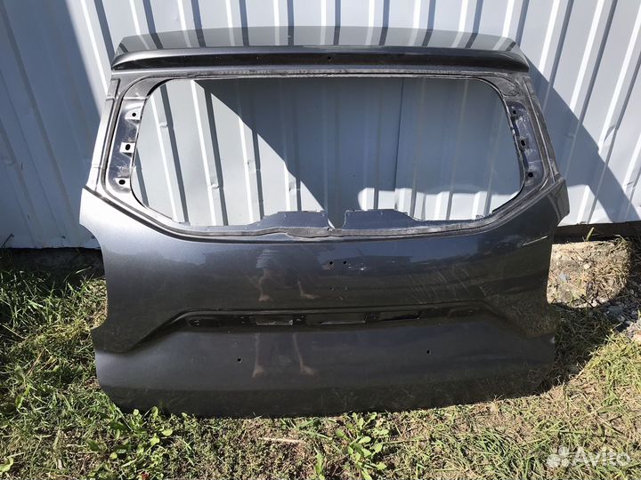 Задняя дверь багажника renault duster 2021