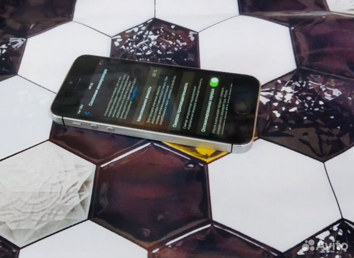 iPhone SE, 32 ГБ