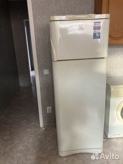 Холодильник Indesit