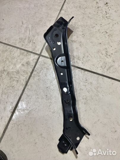 Крепление телевизора радиатора