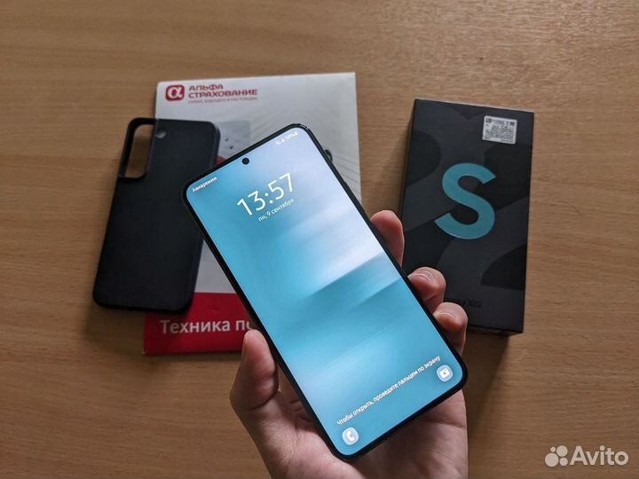 Samsung Galaxy S22, 8/256 ГБ