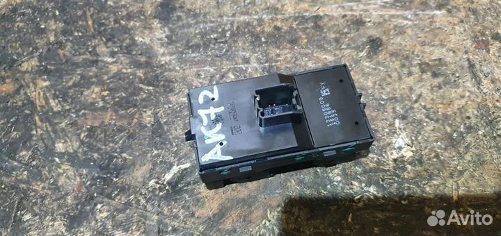 Блок управления стеклоподъемниками Opel Astra J 2