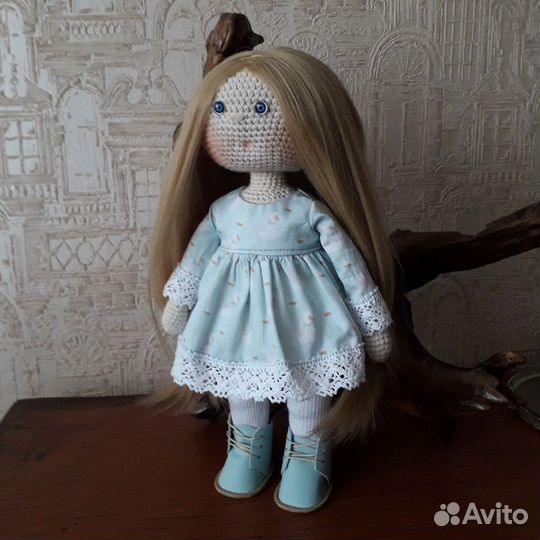 Вязаная кукла ручной работы