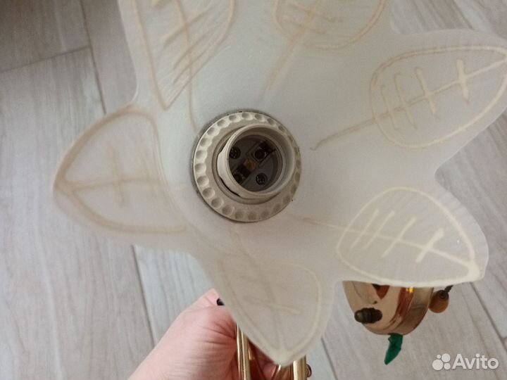 Светильник на стену бра