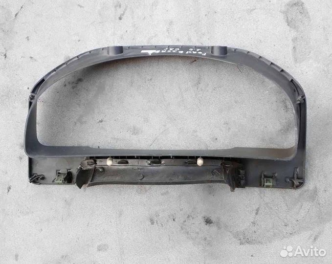 Рамка приборной панели Ford Escape 2.0 2003