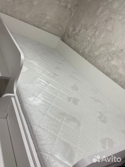 Двухъярусная кровать