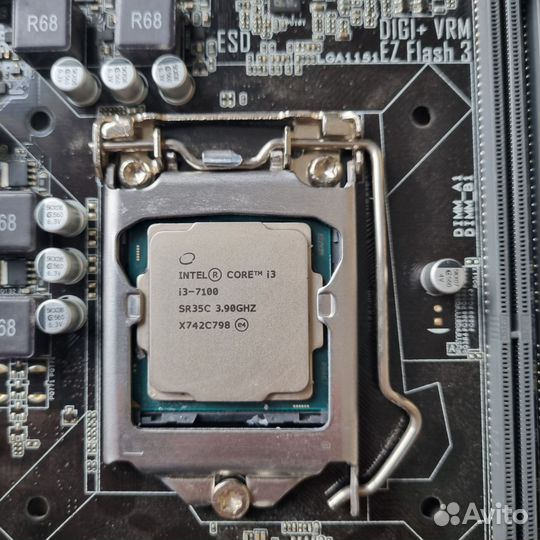 Материнская плата с процессором