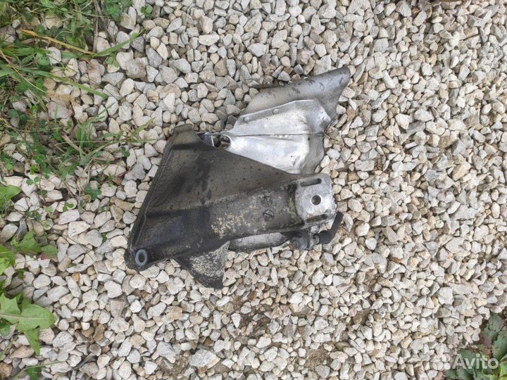 Кронштейн Audi A4 B5 1.8