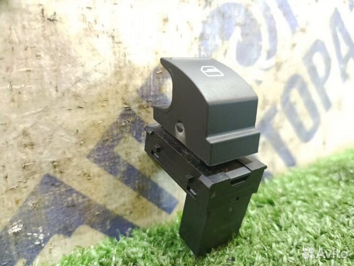 Кнопка стеклоподъемника задняя левая Volkswagen