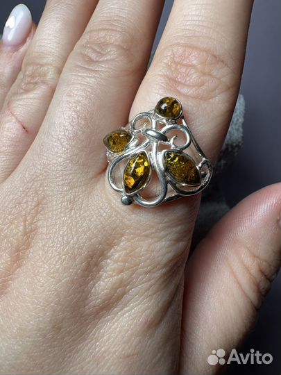 Кольцо с янтарем