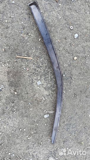 Дефлектор правый передний Nissan Primera p11