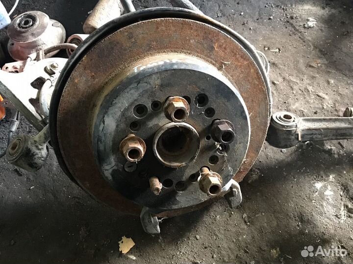 Задний поворотный кулак тойота ариста