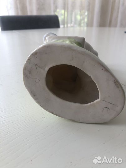 Статуэтка фарфор