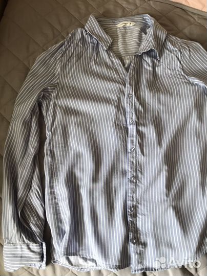 Рубашка в голубую полоску