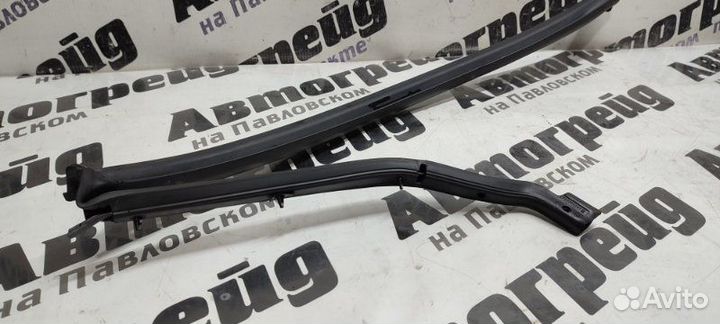 Уплотнение двери заднее правое Volkswagen Touareg