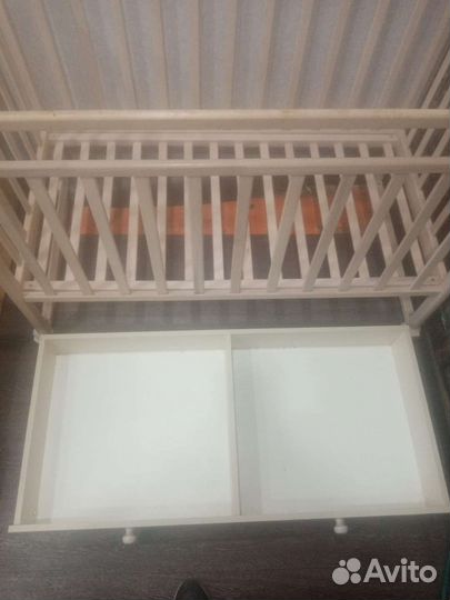 Детская кроватка с ящиком под одежду