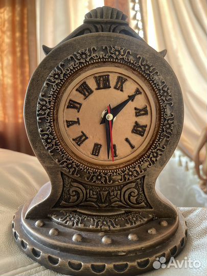 Часы настольные для интерьера