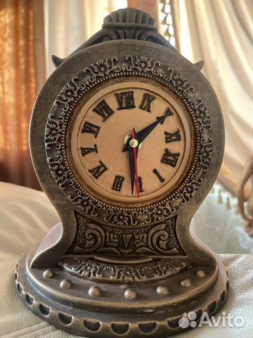 Часы настольные для интерьера