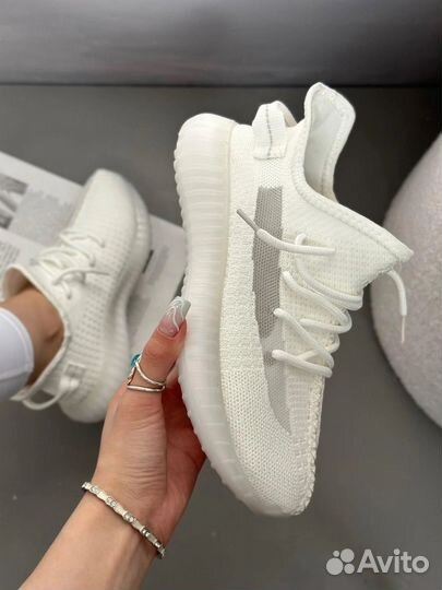 Кроссовки женские yeezy boost 350 белые