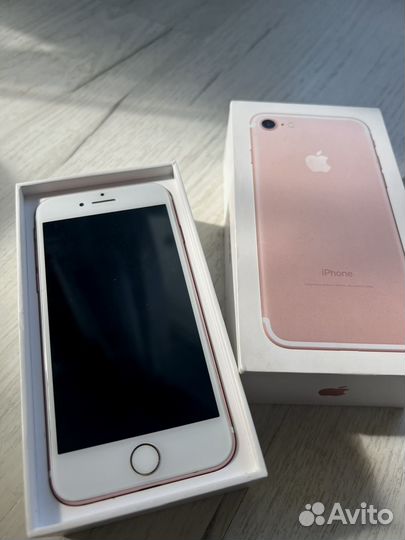 Телефон iPhone 7