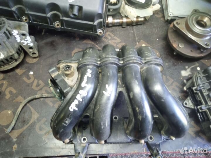 Впускной коллектор Ford Focus 1