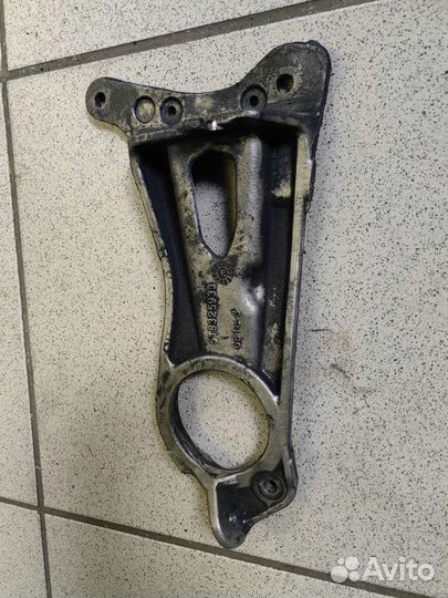 Кронштейн вала вариатора BRP ski-doo Summit