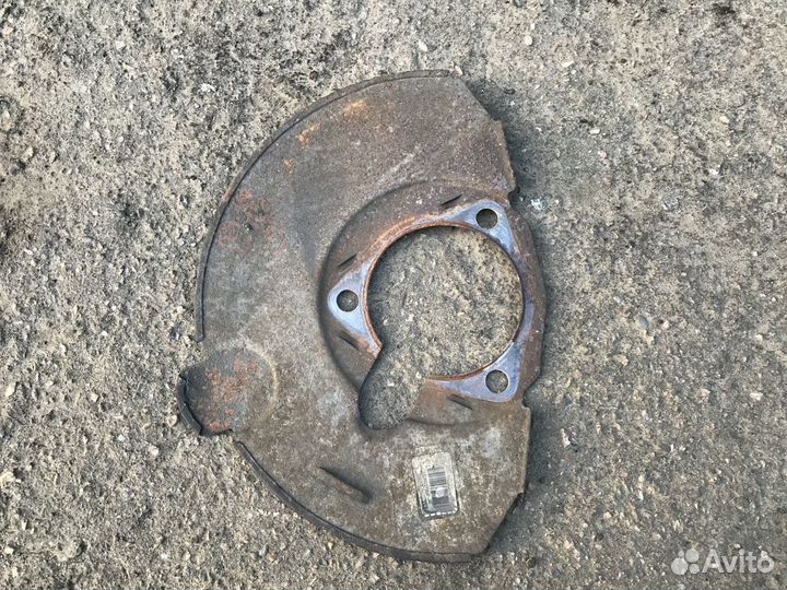 Пыльник тормозного диска передний левый Tahoe