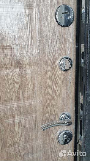Дверь входная металлическая