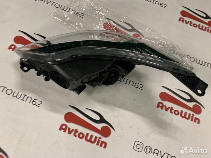 Фара правая Ford Focus 3 черная маска