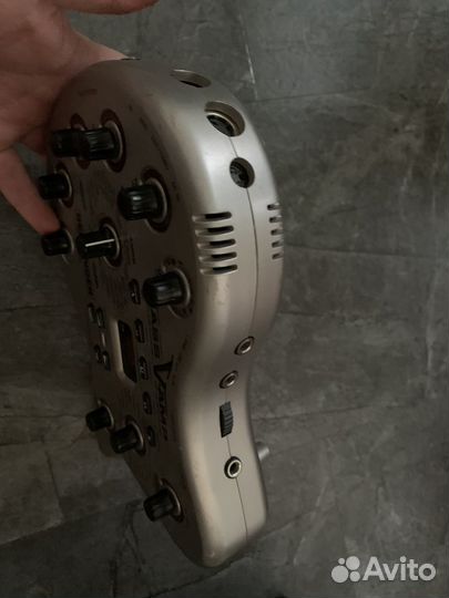 Behringer Bass V-Amp - процессор для бас-гитары