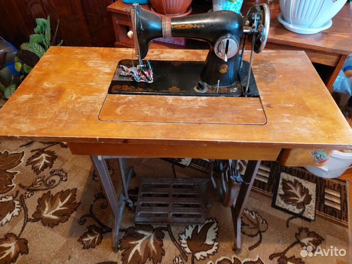 Швейная машина ножная,старинная