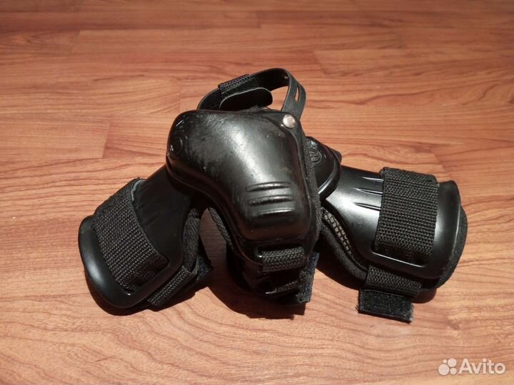 Защита запястий рук Roces