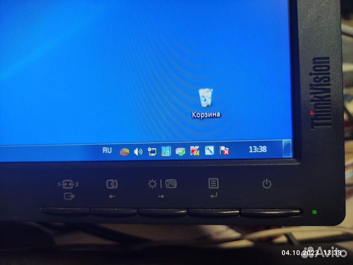 Монитор lenovo