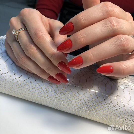 Маникюр и педикюр