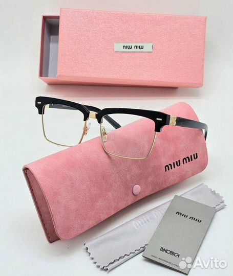 Солнцезащитные очки женские Miu Miu