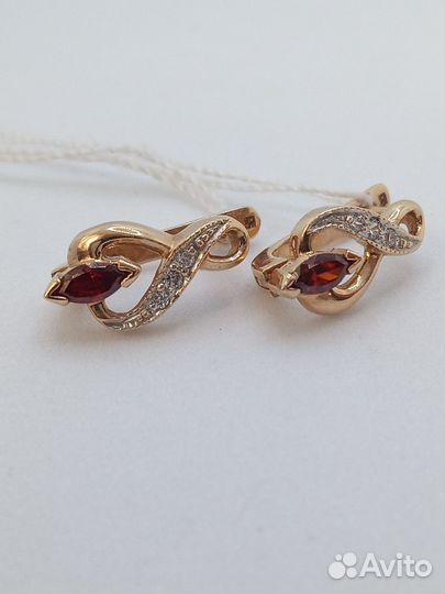 Золотые серьги с камнем