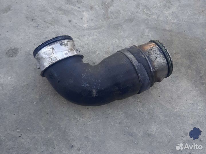 Патрубок интеркулера VW Caddy 1.9 TDI