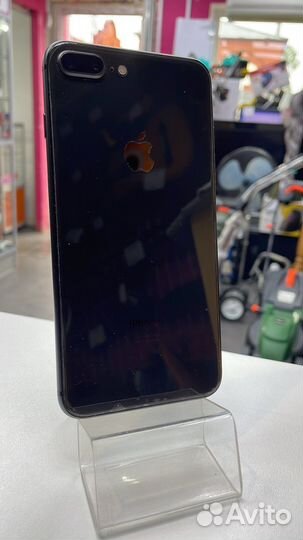 831847 iPhone 8+ 64