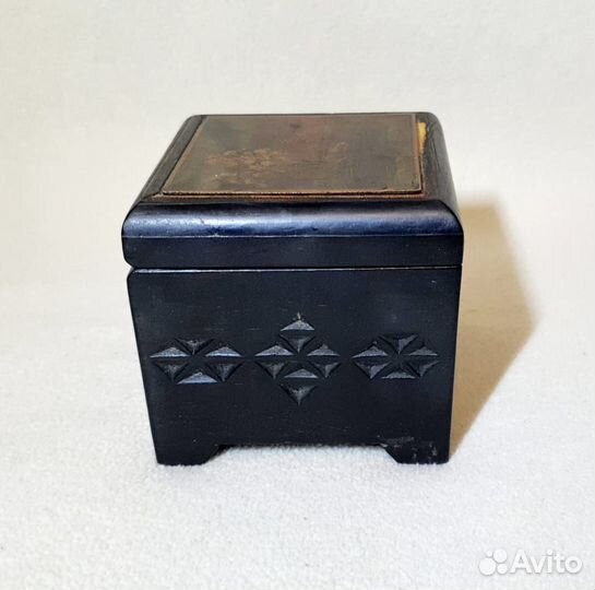 Деревянная шкатулка с моногравюрой. Яроль В.М