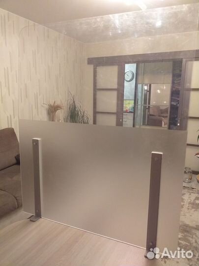 Защитный экран, стеклянная перегородка