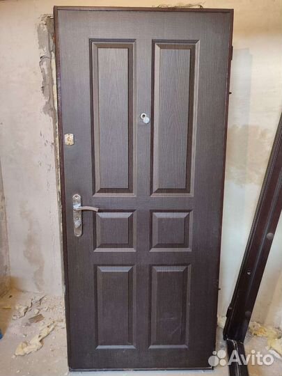Дверь входная металлическая левая 2004/960 б/у