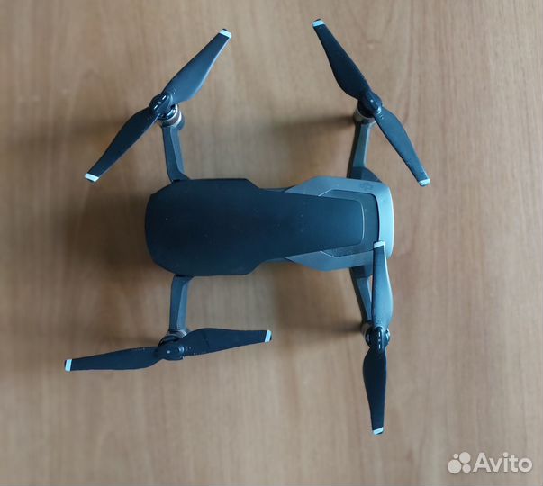Квадрокоптер DJI Mavic Air с камерой