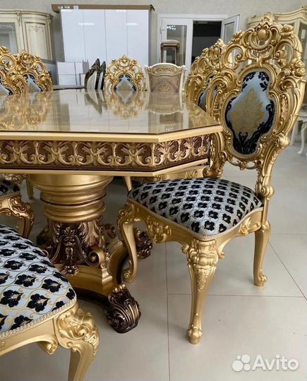 Стол и стулья