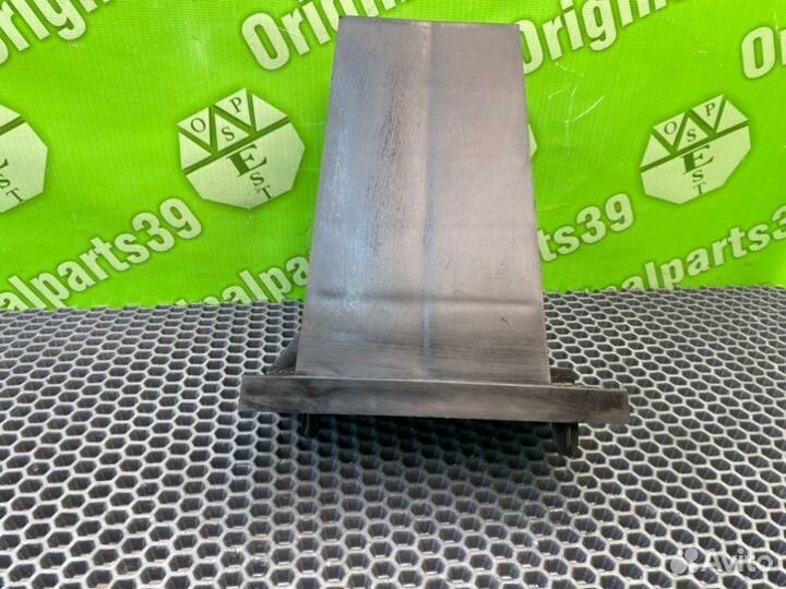 Кронштейн бампера передний правый Citroen C4