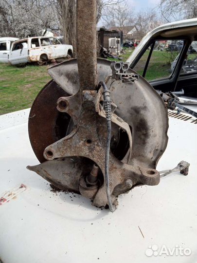 Кулак поворотный передний правый Mercedes-BenzW210